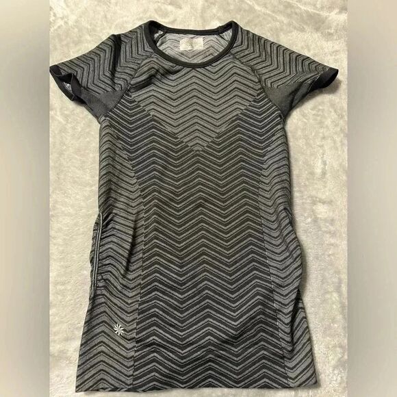 Athleta fast track crew short sleeve tee | Size Small | Black and Gray - Picture 1 of 7
